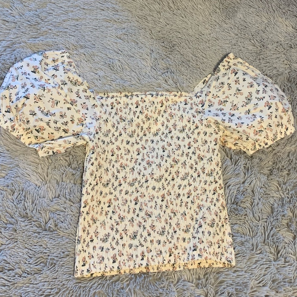 Lucca NWT (size S) Puff Sleeve Floral Top